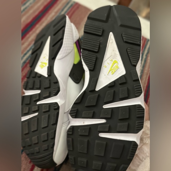 Nike Air / Size 7.5 us / worn once inside - Picture 5 of 6